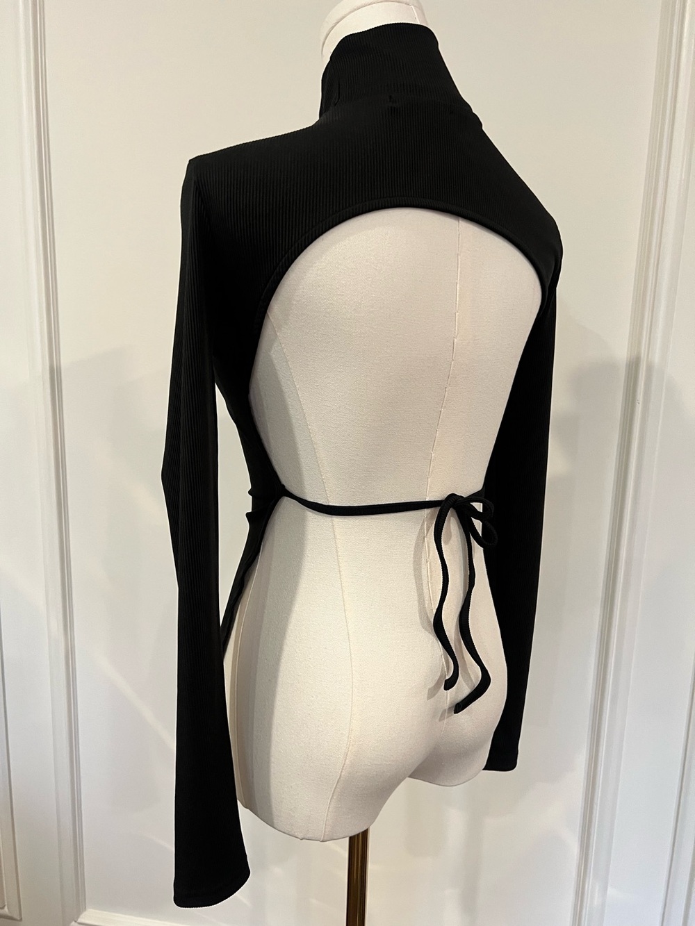 De Base Black Ribbed Turtleneck Open Back Shrug Top Tie Back‎ Minimalist Sz S